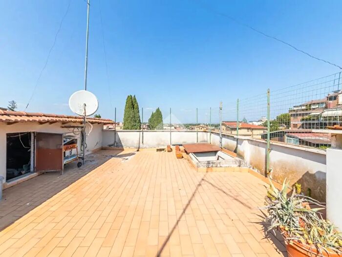 Appartamento quadrilocale in vendita in Via Lucio Cassio, Roma