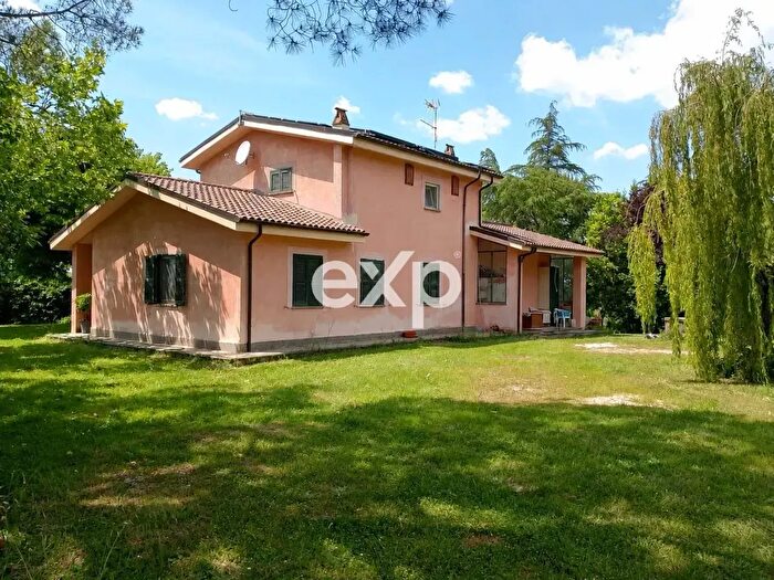 Casa con 9 locali in vendita in Località Monte Fontana, SantOreste