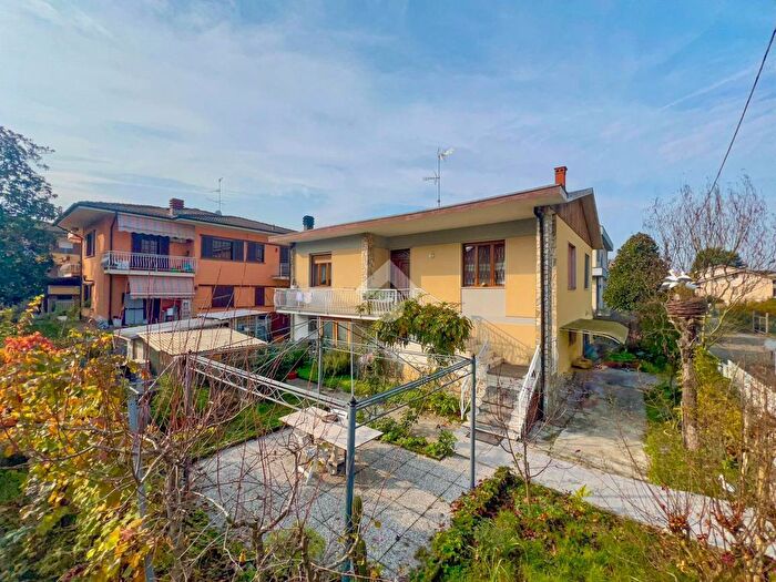 Casa trilocale in vendita in Via Penice, Broni