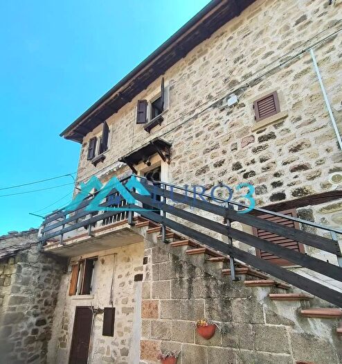 Casa con 5 locali in vendita in Acquasanta Terme