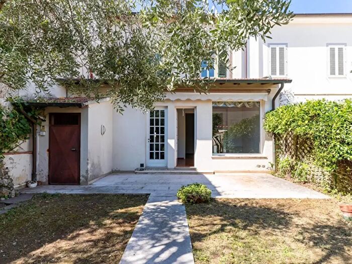 Casa con 8 locali in vendita in Fi, Empoli