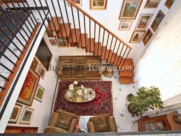 Appartamento con 10 locali in vendita in Via del Fante, Livorno