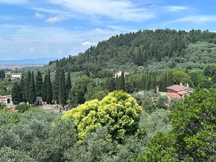 Appartamento con 13 locali in vendita in Firenze