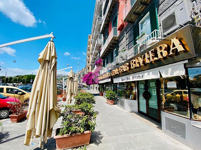 Appartamento trilocale in vendita in Via Fratelli Magnoni, Napoli