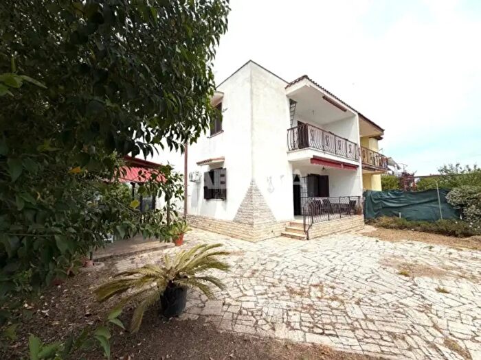 Casa con 5 locali in vendita in Strada Valmontorio, Latina