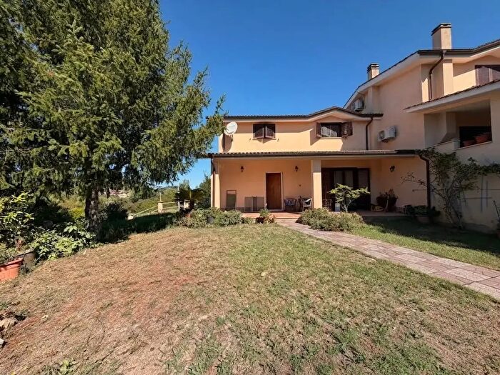 Casa quadrilocale in vendita in Civitella San Paolo