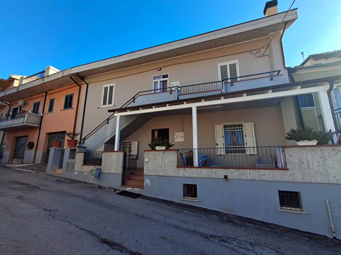 Casa con 6 locali in vendita in Rocciano, Teramo