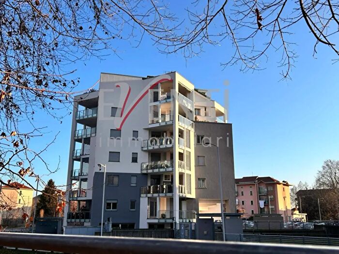 Appartamento con 5 locali in vendita in Via May, Pinerolo