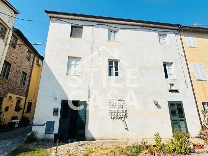 Casa quadrilocale in vendita in a Sottomonte, Lucca