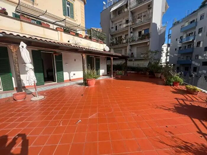 Appartamento con 5 locali in vendita in Via Tasso, Napoli