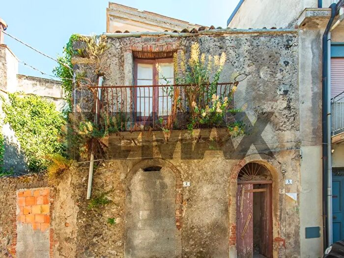 Casa con 5 locali in vendita in Via Rocca, Randazzo