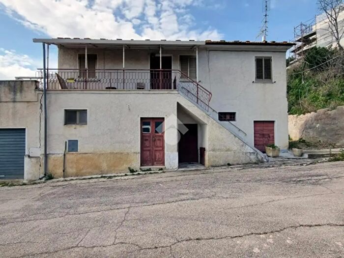 Casa trilocale in vendita in Via Santi Crocifisso, Monsampolo Del Tronto