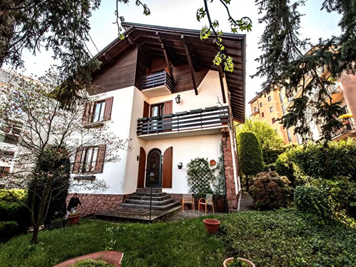 Casa con 5 locali in vendita in Via Asiago, Cantu