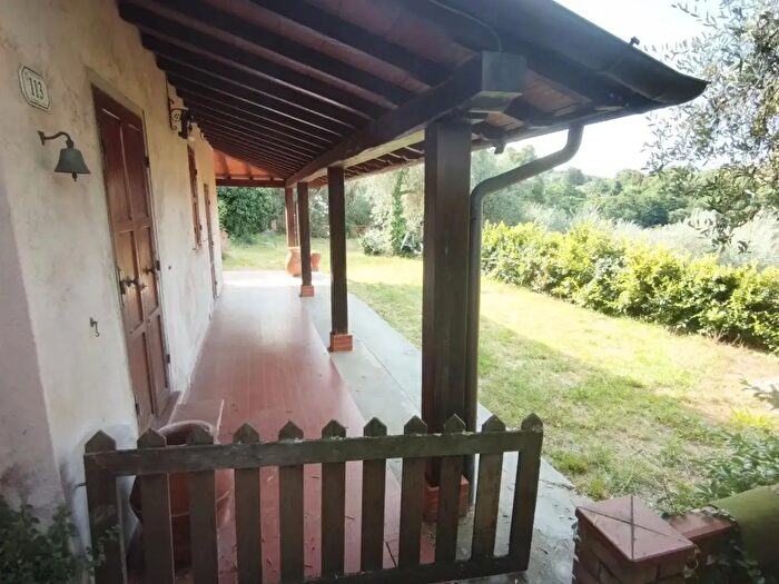 Casa con 6 locali in vendita in Via di Buchignano, Camaiore