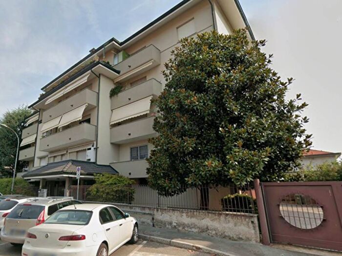Appartamento trilocale in affitto in Via Monsignor Giovanni Battista Santini, Centro, Parabiago
