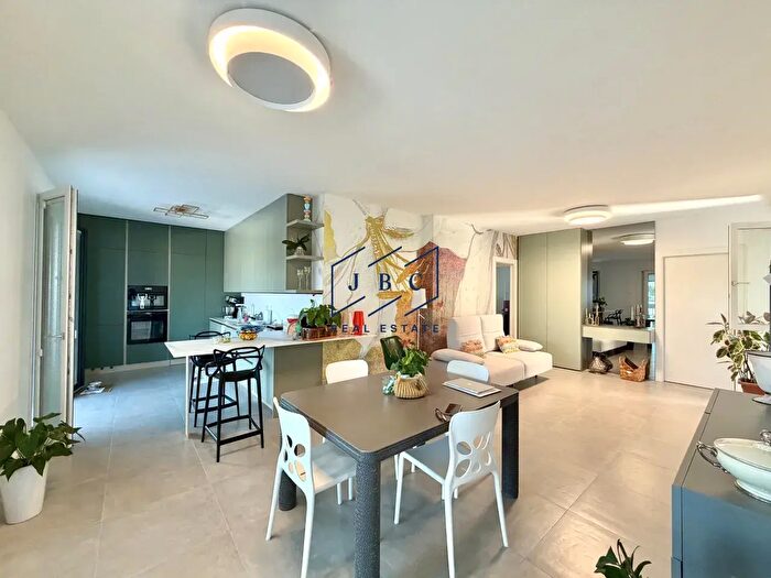 Appartamento trilocale in vendita in Via Guido Piovene, Jesolo