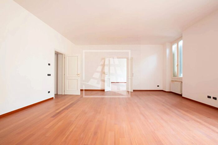 Appartamento con 6 locali in vendita in Via Emilia a Santo Stefano, Reggio Emilia