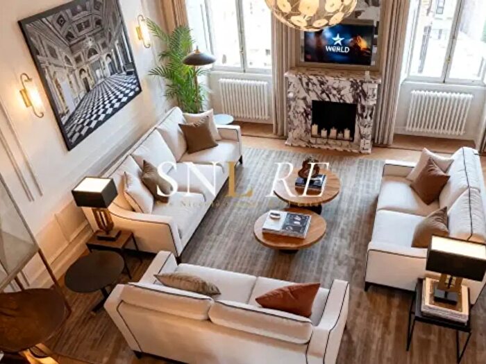 Appartamento con 6 locali in vendita in Via dei Calzaiuoli, Firenze
