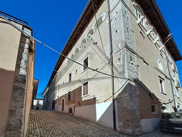 Appartamento trilocale in affitto in Via Lepidi, Duomo Fontana Luminosa, LAquila