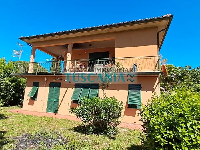 Casa con 8 locali in vendita in Marciana