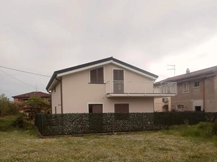 Casa con 7 locali in vendita in Massa