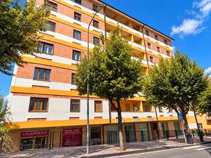 Appartamento con 6 locali in vendita in Via Giuseppe Mazzini, Potenza