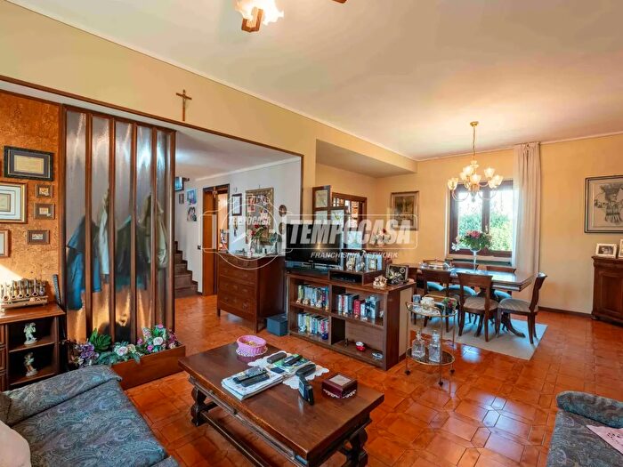 Casa con 5 locali in vendita in Rezzato