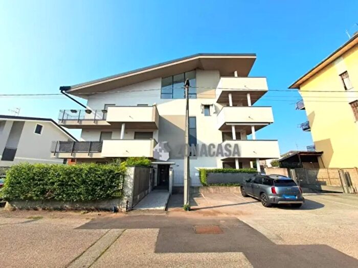 Appartamento quadrilocale in vendita in Via Adamello, Canegrate