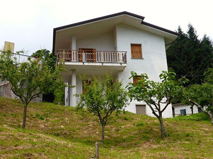 Casa con 5 locali in vendita in Vito DAsio