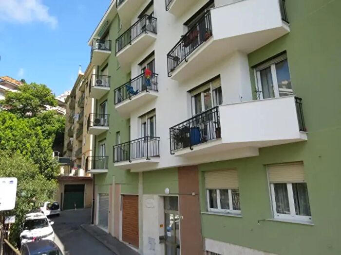 Appartamento trilocale in affitto in Via Mario Preve, Genova