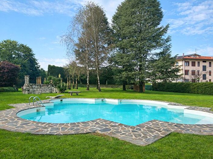 Appartamento quadrilocale in affitto in Via Dante Alighieri, Centro, Cureggio