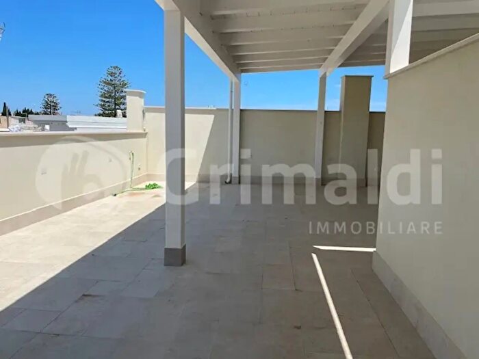 Appartamento trilocale in affitto in Vicolo La Rosa, Trani