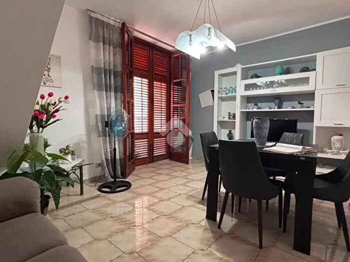 Appartamento trilocale in vendita in Via Marchese Natale, Palermo