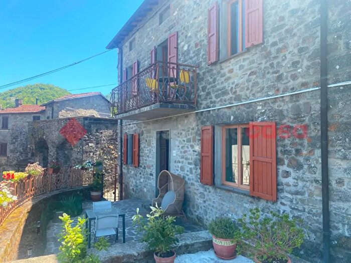 Casa quadrilocale in vendita in Via San Matteo, Piazza Al Serchio