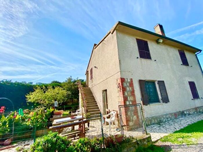 Casa con 6 locali in vendita in Magliano In Toscana