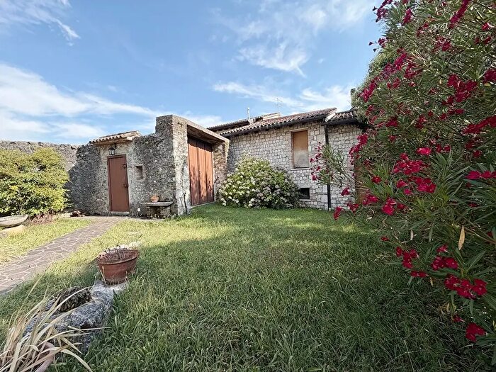 Casa con 12 locali in vendita in Borso Del Grappa