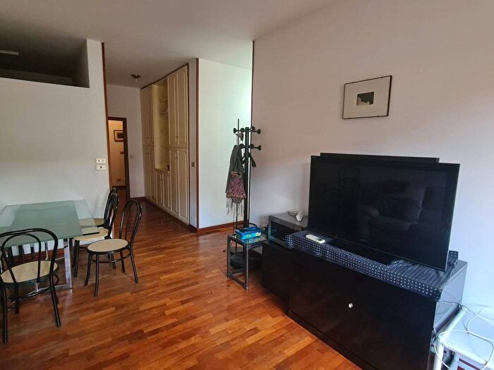 Appartamento trilocale in affitto in Via Mascarella, Irnerio, Bologna