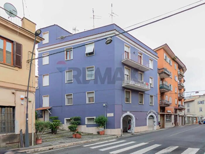 Appartamento quadrilocale in vendita in Via Nino Bixio, Frascati