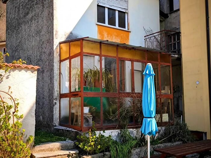 Casa bilocale in vendita in Via Roma, Torrebelvicino