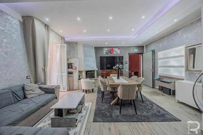 Casa con 6 locali in vendita in Via Volturno, Colle Di Val DElsa