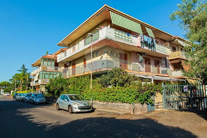 Appartamento con 5 locali in vendita in Via Salvatore Quasimodo, Aci SantAntonio