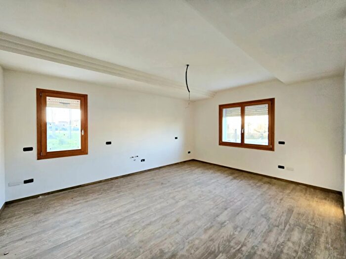 Casa trilocale in vendita in Via Lunga, Borgo Veneto