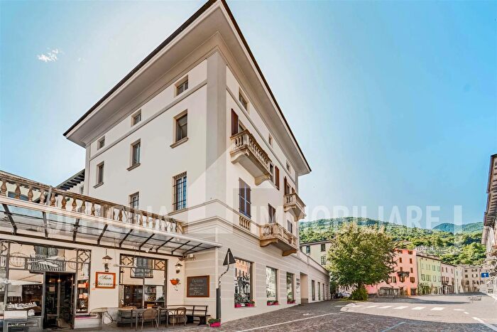 Appartamento quadrilocale in vendita in Piazza Caduti Libertà, Morbegno