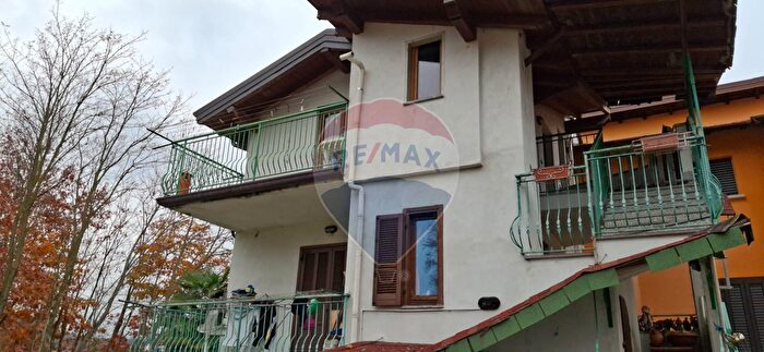 Casa con 5 locali in vendita in Via del Zerto, Ispra