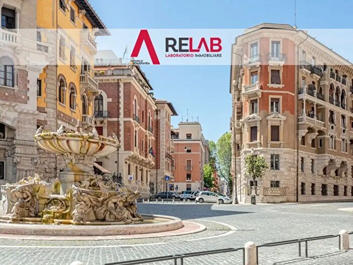 Appartamento trilocale in affitto in Via Dora, Roma