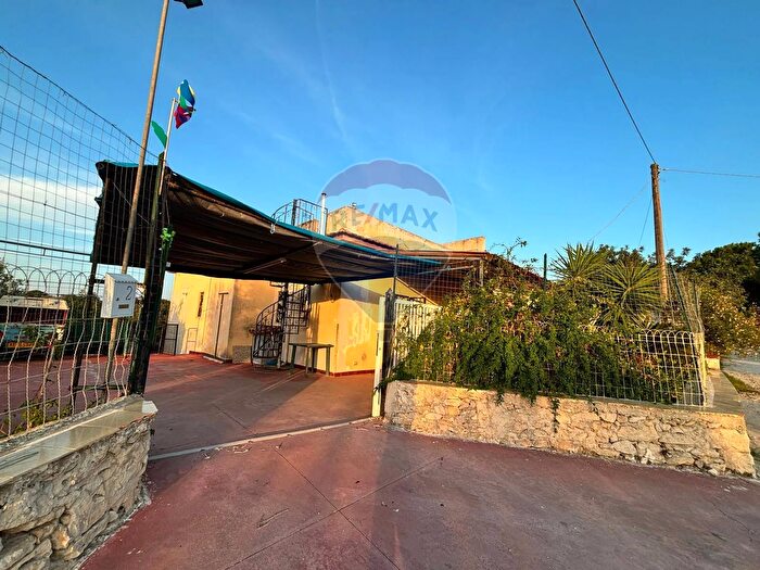 Casa con 7 locali in vendita in Cda Colombo, Chiaramonte Gulfi