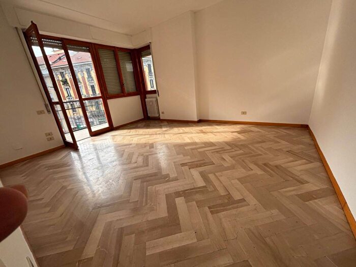 Appartamento quadrilocale in affitto in Via Achille Maiocchi, Morgagni, Milano