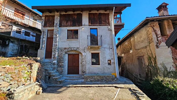 Casa quadrilocale in vendita in Località Dovesio Varallo Vercelli, Varallo