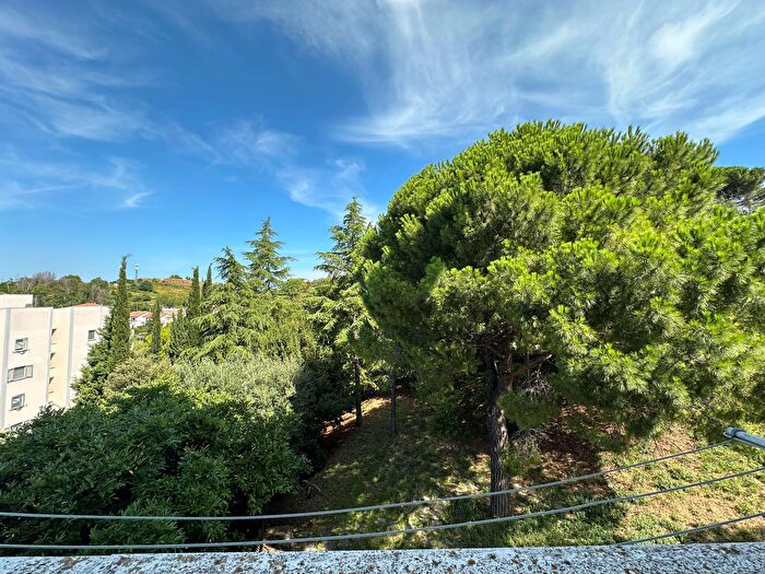 Appartamento con 7 locali in vendita in Via FLli Zuccari, Ancona