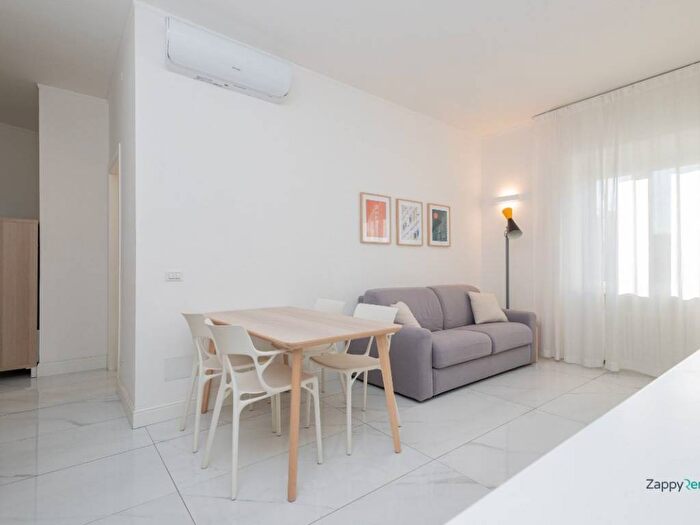 Appartamento bilocale in affitto in Piazza Diocleziano, Cenisio, Milano